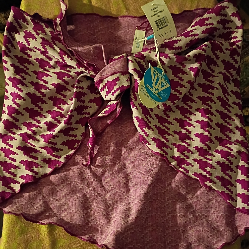 WET Pink and White Houndstooth Swim Wrap